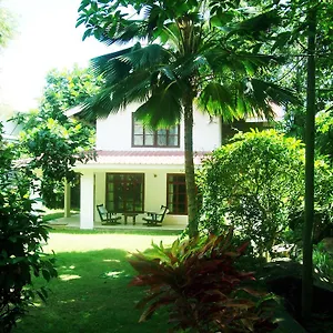 Дом отдыха La Rocaille, Baie Lazare (Mahe)