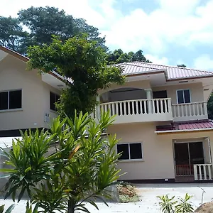 Апартаменты Zeph Self Catering, Baie Lazare (Mahe)